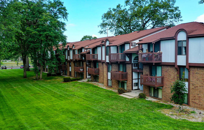 Lush Green Outdoor Spaces at Glen Oaks Apartments, Muskegon, 49442