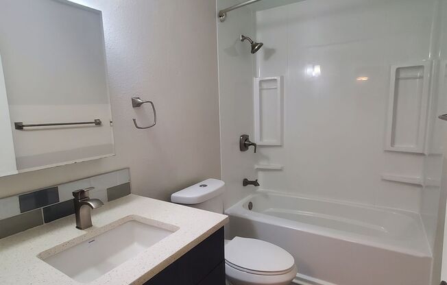 1 bed, 1 bath, 700 sqft, $2,075, Unit 13