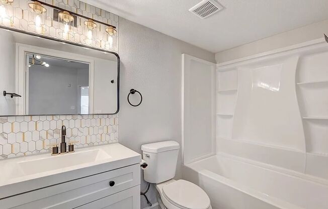 2 beds, 2 baths, $1,525, Unit # 1144