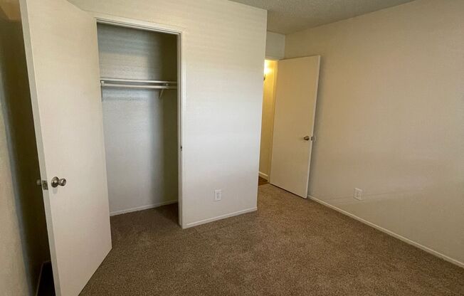 2 beds, 1 bath, 993 sqft, $1,595, Unit 13-18