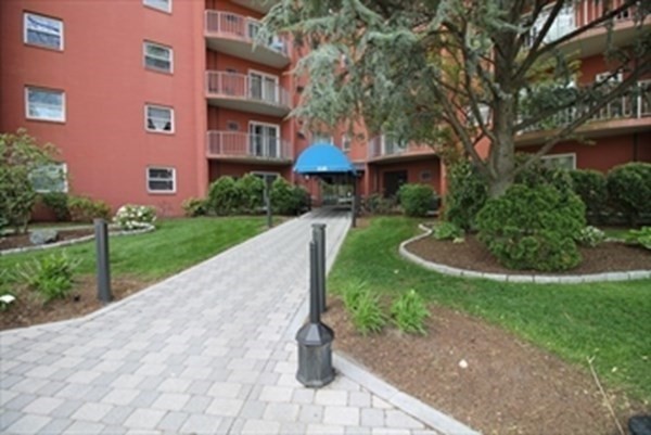 2 beds, 1 bath, 1,093 sqft, $2,400, Unit 1011