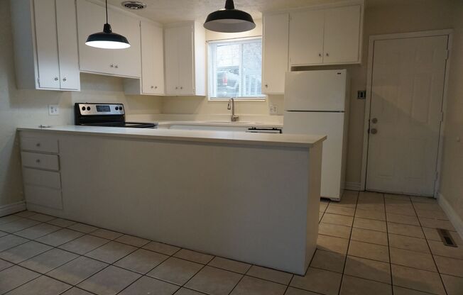 2 beds, 1 bath, 1,100 sqft, $1,500, Unit #A