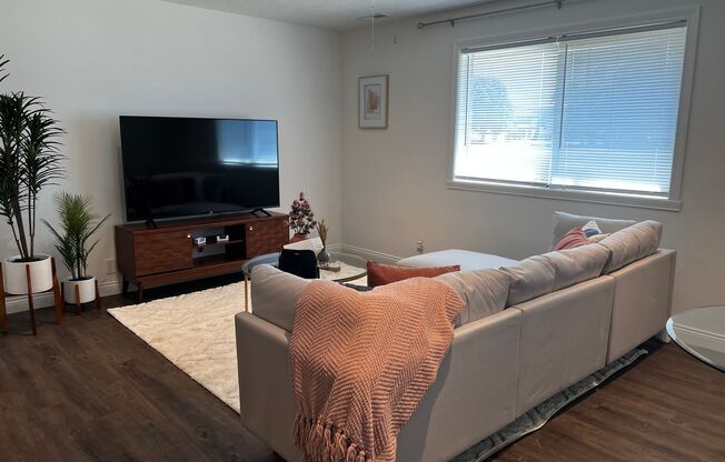 2 beds, 1 bath, 950 sqft, $1,175, Unit 3034-3