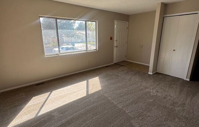 Lovely 3 bedroom 2 bath in North Colorado Springs