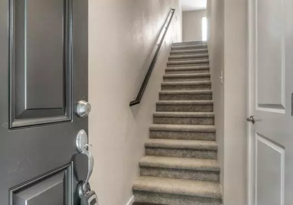 Gorgeous 2 Bedroom 2.5 Bathroom with a Bonus Room !