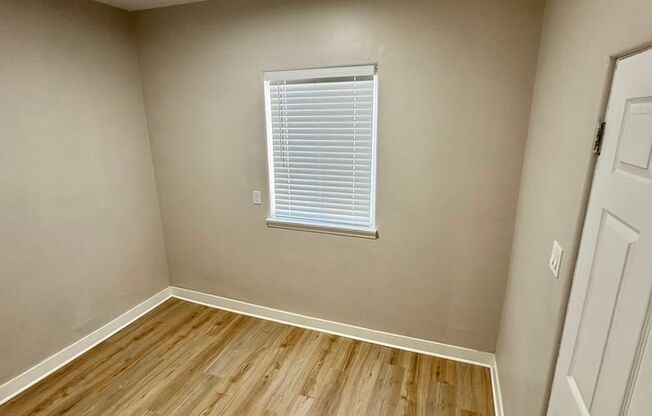 BEAUTIFUL 2 BEDROOM APARTMENT IN INGLEWOOD!! PARKING INCLUDED!