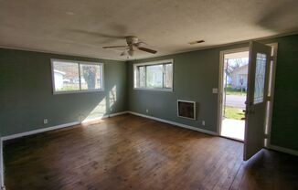 3 beds, 1 bath, $1,250