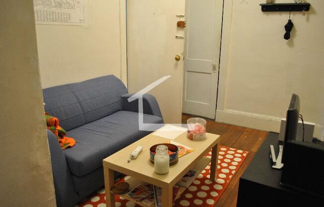 2 beds, 1 bath, $2,500, Unit Unit #15