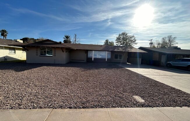 5 bed 2.5 Bath Mesa Home with Pool!