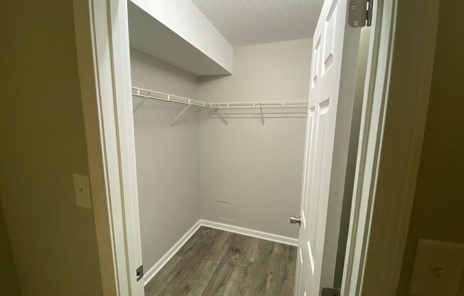 1 bed, 1 bath, 600 sqft, $1,195, Unit 262- Seals