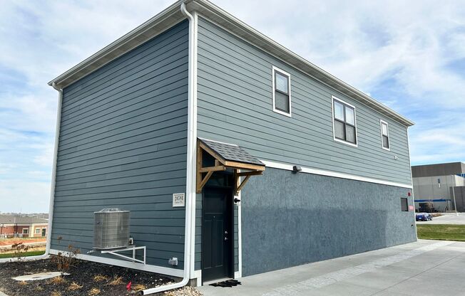 1 bed, 1 bath, 740 sqft, $1,695, Unit 20598 Spence Plaza Carriage House w/Water View A1218 SX-1