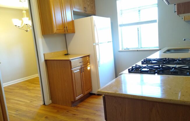 2 beds, 1 bath, $2,295