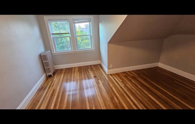 2 beds, 1 bath, 1,100 sqft, $2,200, Unit 3R