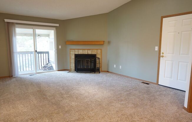 Super Cute, Move-in Ready, Spacious, 2nd Floor Condo in Arvada for Rent with Updates and Extras!