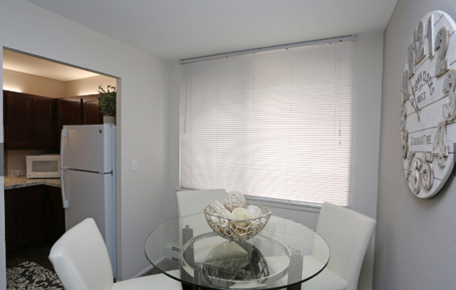 2 beds, 1.5 baths, 650 sqft, $1,375, Unit 326