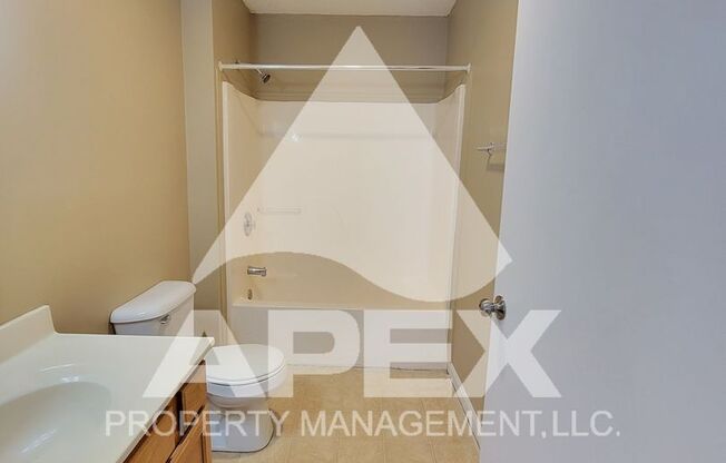 3 beds, 2 baths, $1,600, Unit 1841-112