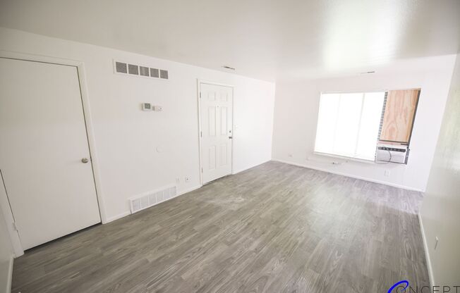 2 beds, 1 bath, 868 sqft, $1,275, Unit 4652-04