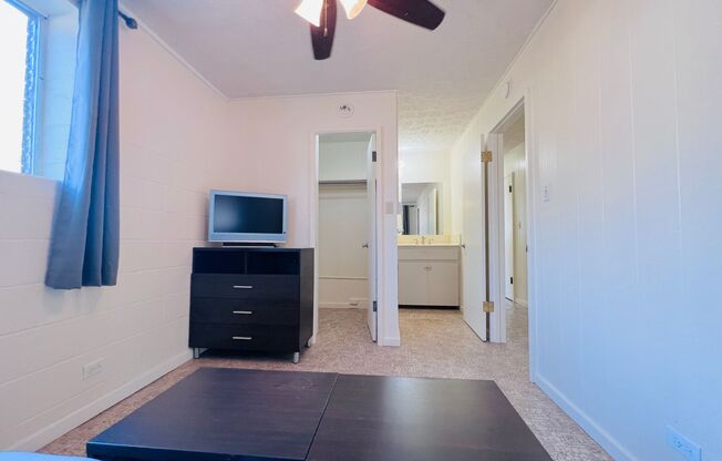 3 beds, 1 bath, $2,600, Unit A (Downstairs)