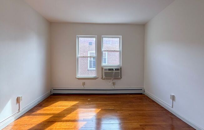1 bed, 1 bath, 729 sqft, $1,300, Unit 305
