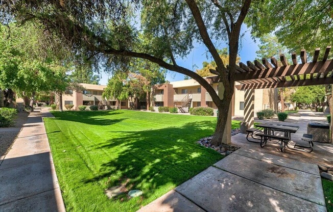 Picnic Area at Union Hills Estates Apartment Homes in Glendale AZ