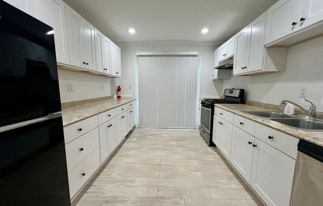 Stunning 2-Bedroom Townhome in the heart of Passyunk Square! Available NOW!