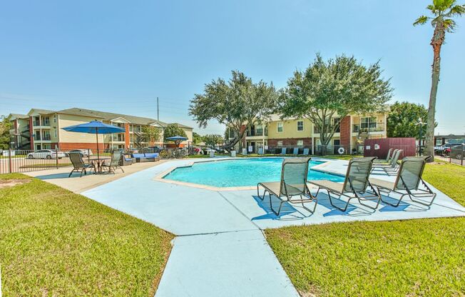 resort style pool in west houston luxury apartments