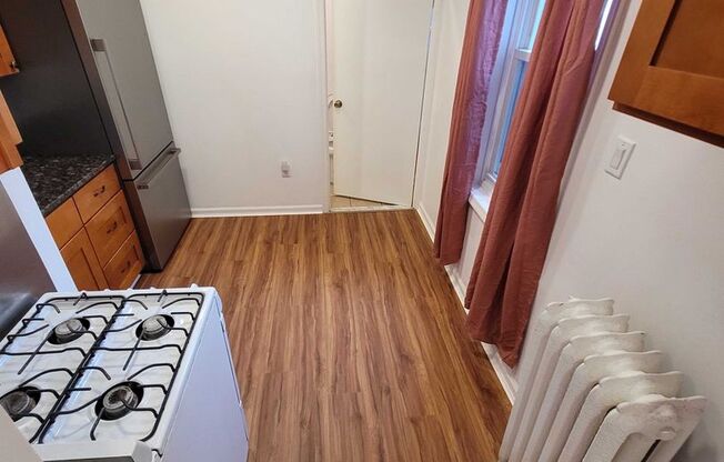 1 bed, 1 bath, 550 sqft, $1,150, Unit Unit 4