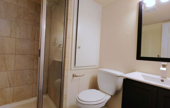 2 beds, 2 baths, 872 sqft, $1,195, Unit 05-D