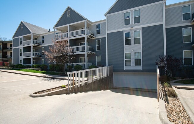 2 beds, 1 bath, 863 sqft, $1,690, Unit 307