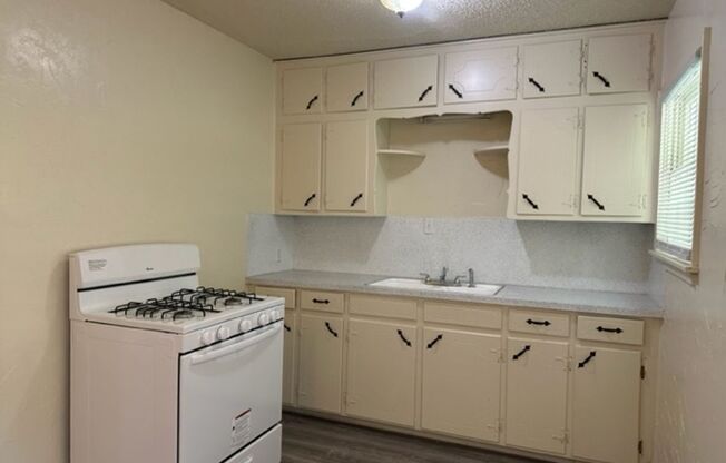 2 beds, 1 bath, $1,350