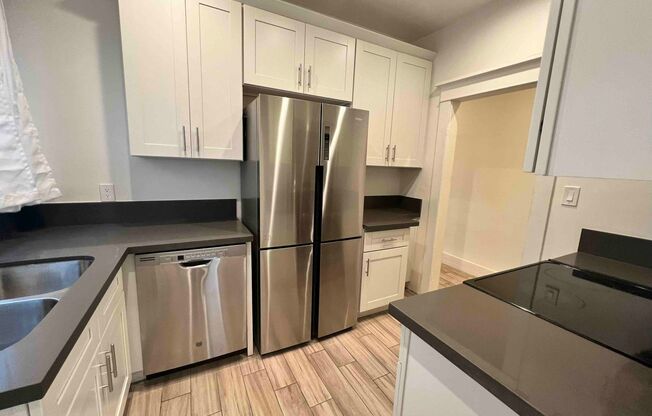 1 bed, 1 bath, 950 sqft, $2,300, Unit 717 E 1st St. + G3