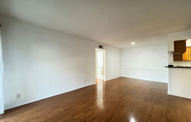 Bright And Cozy 2 Bed 2 Bath Condo In Vibrant Pointe At Park Center