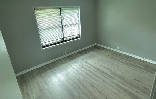 2 beds, 1 bath, 900 sqft, $1,150, Unit 5806-201