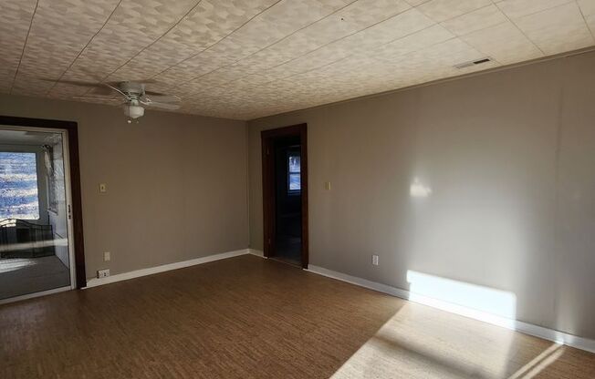 2 beds, 1 bath, $1,895