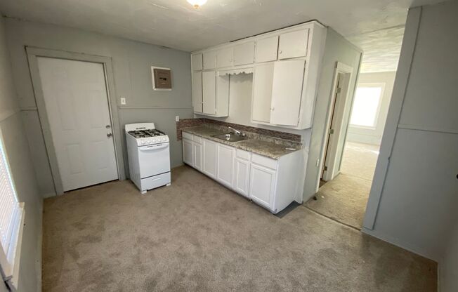 1 bed, 1 bath, 392 sqft, $550, Unit Rear