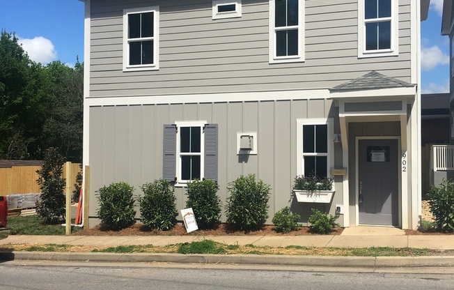 2 Bedroom/ 1.5 Bath Home in North Nashville, Minutes to Downtown/Germantown, Walk to Meharry Medical