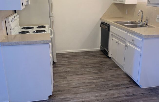 1 bed, 1 bath, 700 sqft, $849