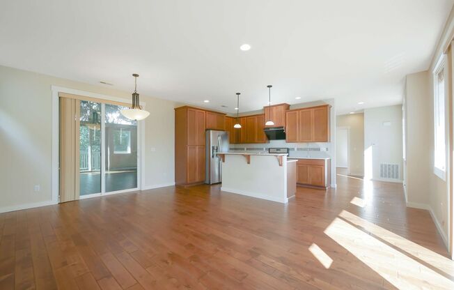 3 Beds, 2.5 Baths Beautiful Single-family Available for Rent!