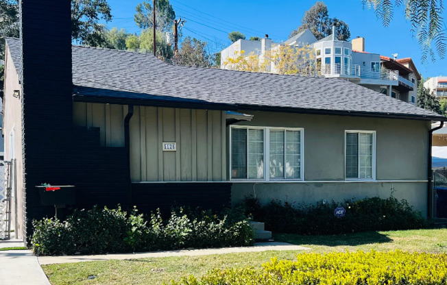 5125 CANOGA AVE
