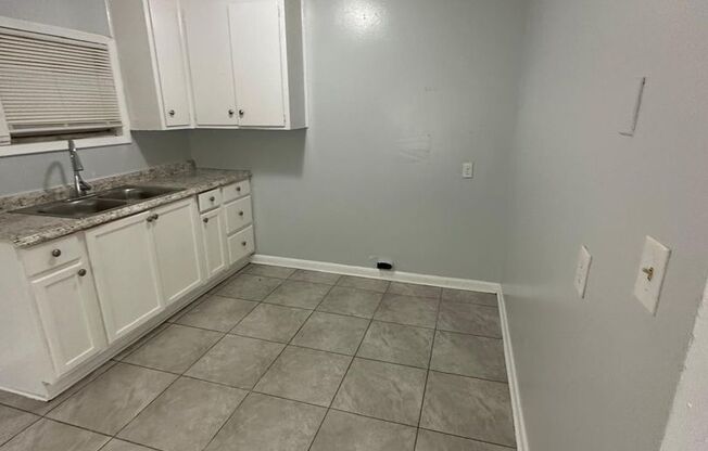 4 beds, 1 bath, $1,400