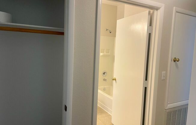 3 beds, 2 baths, $1,695, Unit # 1008