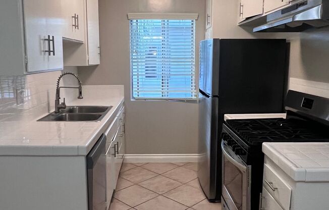 2 beds, 1 bath, 825 sqft, $2,795, Unit 3750-6