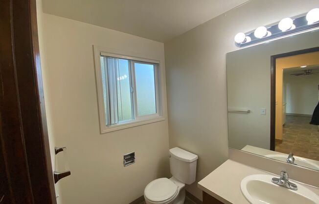 3 beds, 1.5 baths, 1,068 sqft, $1,895, Unit 3145