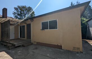 Nice 3-Bedroom, 1-Bath Duplex in Eugene!