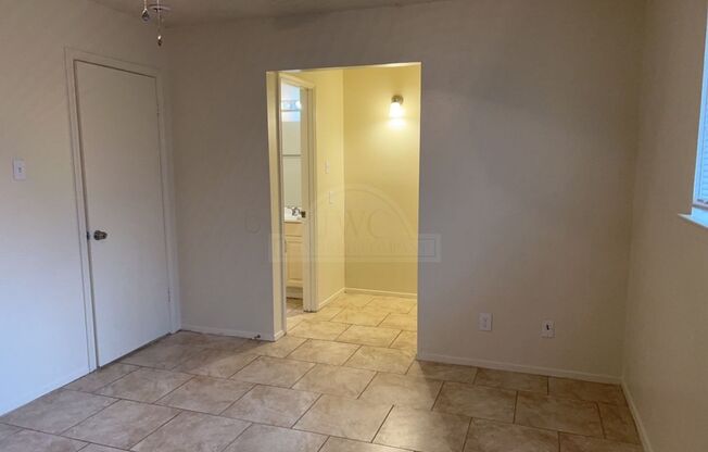 2 beds, 1.5 baths, $925, Unit 205 Mockingbird Unit B