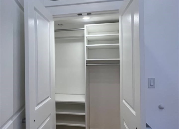 2 beds, 1 bath, $2,250, Unit 201