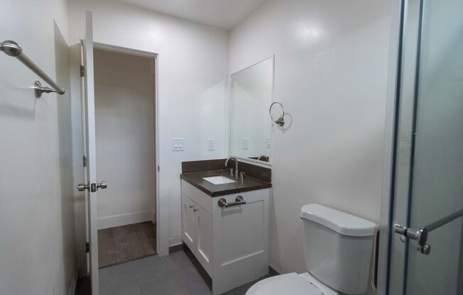 2 beds, 1 bath, 720 sqft, $2,600, Unit M_L