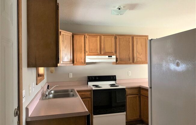 2 beds, 1 bath, 870 sqft, $825, Unit 580 B