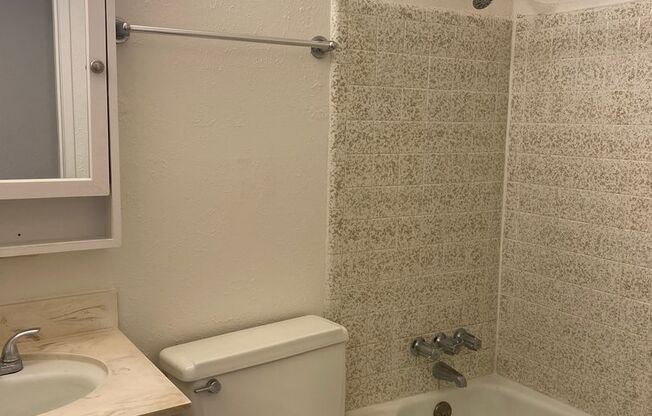 2 beds, 1 bath, 850 sqft, $1,295, Unit 09C