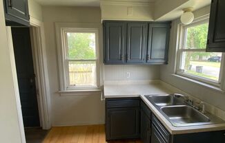 2 beds, 1 bath, $765, Unit APT. 1